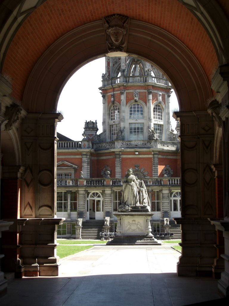 Queen Victoria monument from the main entrance, Royal Holloway University by gteapot