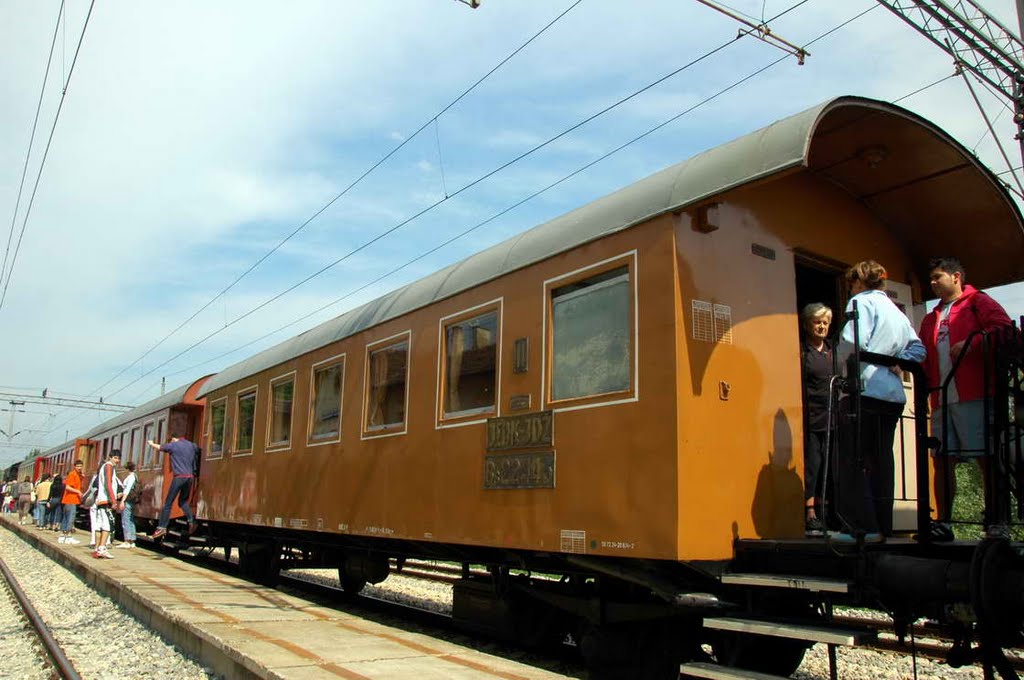 Turistički Voz Romantika u Sremskim Karlovcima by Teča sa Dunava