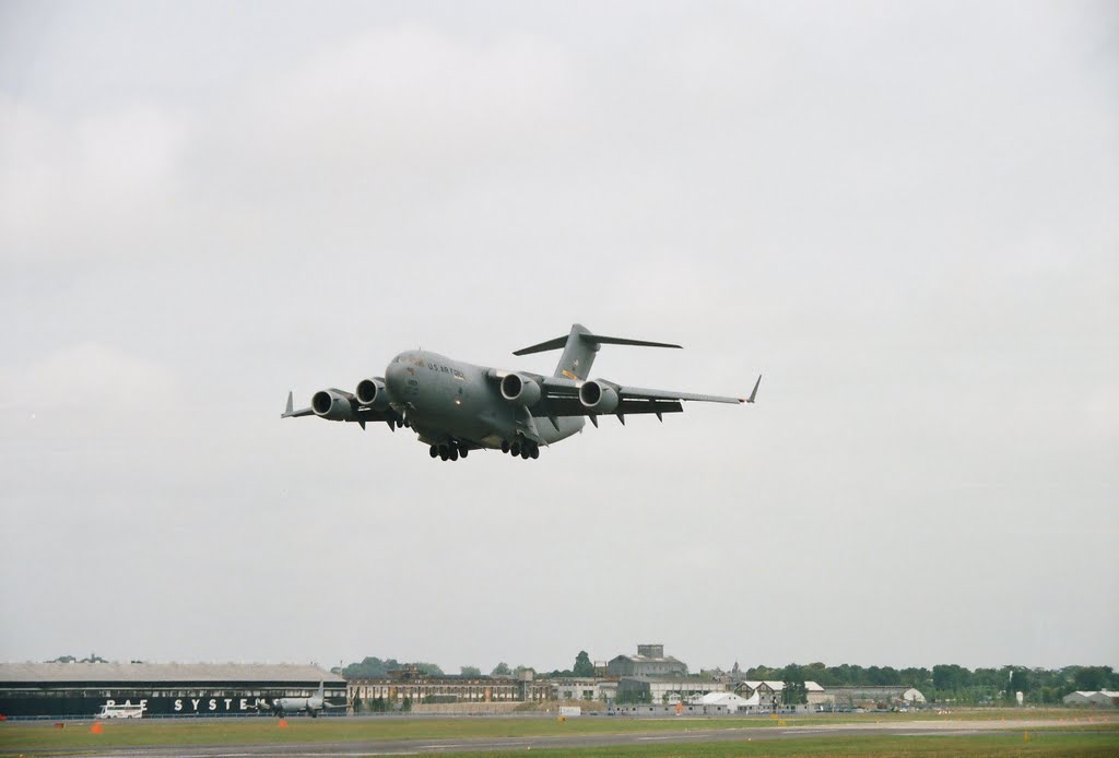 Farnborough. C-17 USA landing. by Serg1960