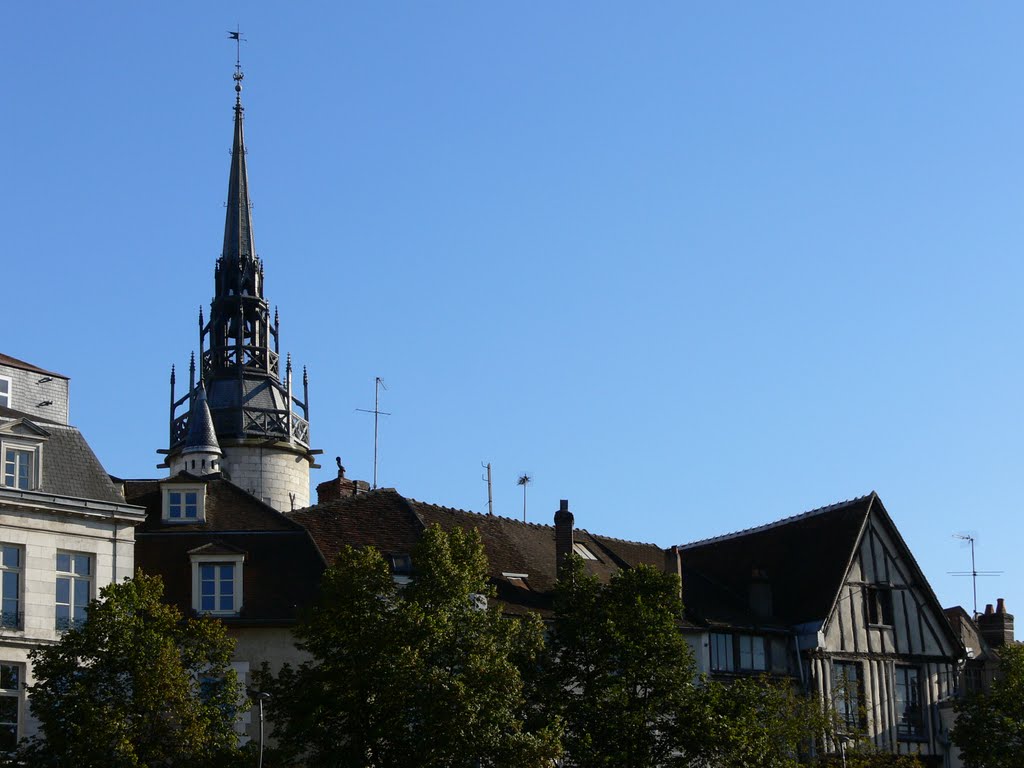 Auxerre (Yonne) by Naru Kenji