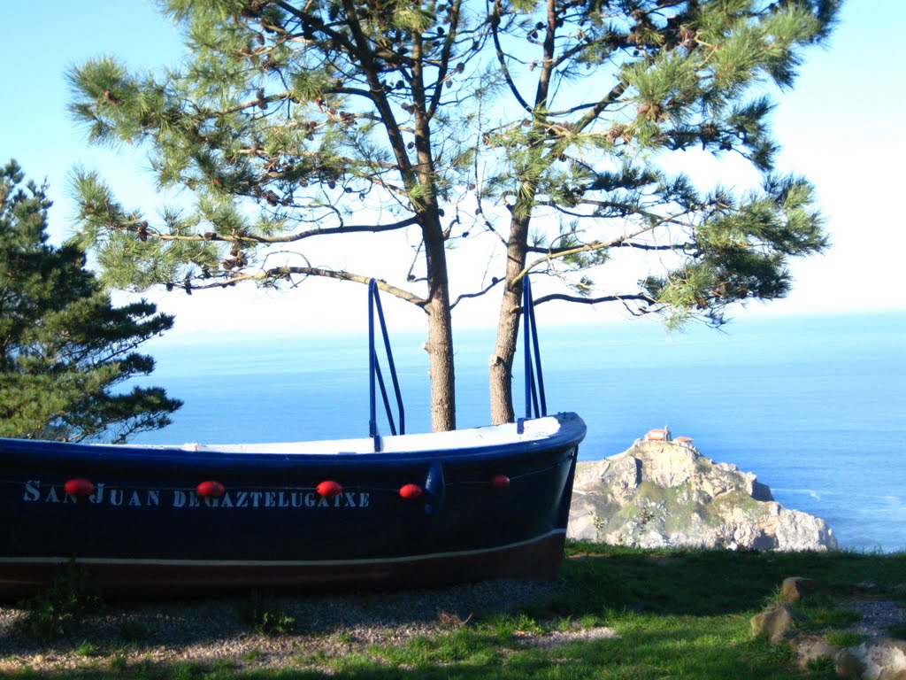 Barca de San Juan de Gaztelugatxe by Beatriz Abella Villa…