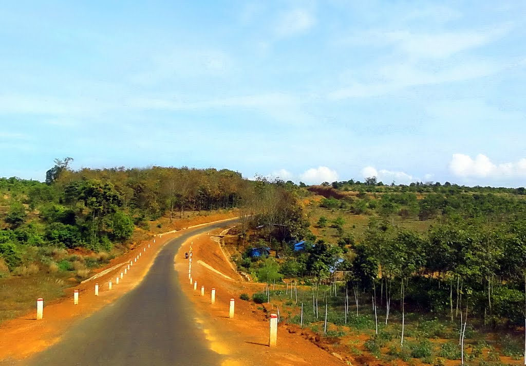 Đường mới từ TL 681 về QL14 - New road... by Ngo Minh Truc