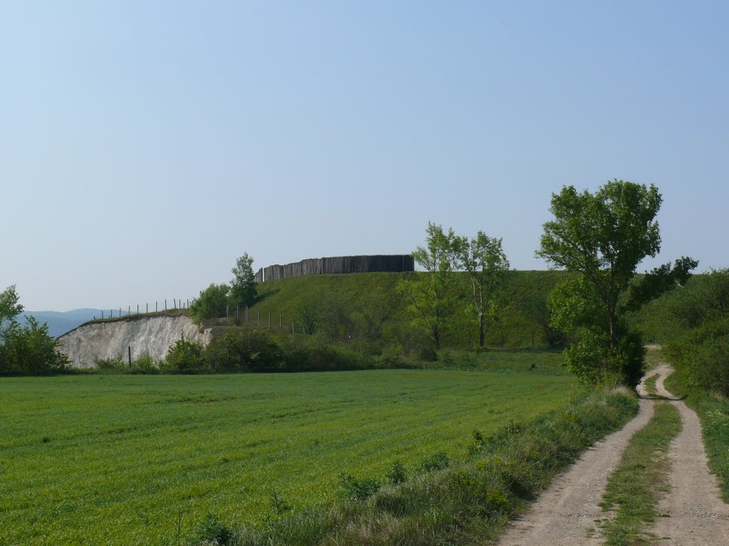 Kostolec, Ducove - Veľkomoravský veľmožský dvorec z 9.stor. by mirec.gregus