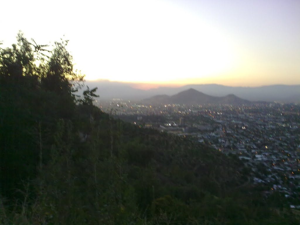 Subiendo el Cerro San Cristobal! by F. C.S.