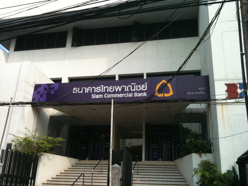 Siam Commercial Bank ในโรงพยาบาลจุฬาลงกรณ์ ด้านอังรีดูนังส์ by goodsview