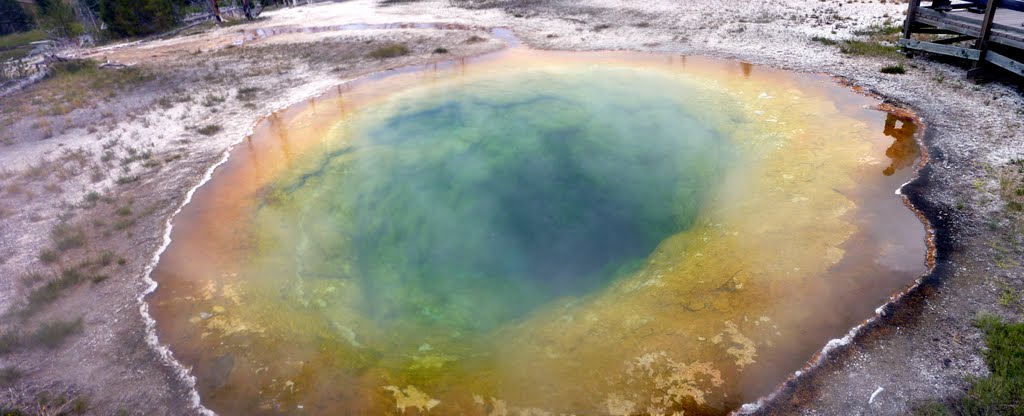 Morning Glory pool (Yellowstone National Park) by Spiritualized Kaos