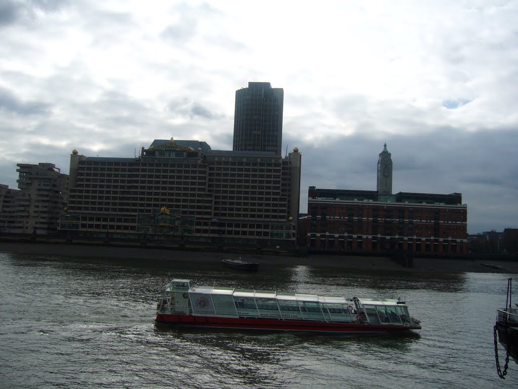 River Criuse -Thames by Jaykey