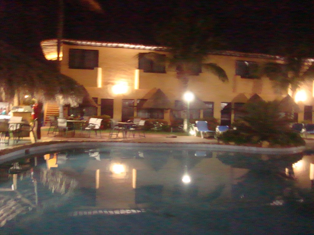 hotel pueblo caribe (night) II by Arturo chataing