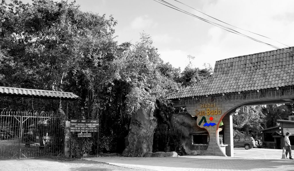 MANUEL ANTONIO NATIONAL PARK ENTRANCE by skcr11