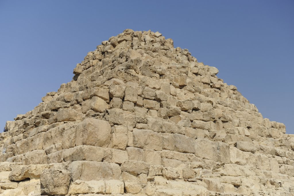 Pyramid Closeup by kwchew