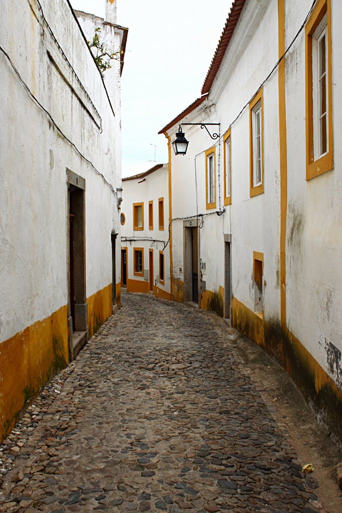 Rua? Travessa? by Lucas dos Reis Lisbo…