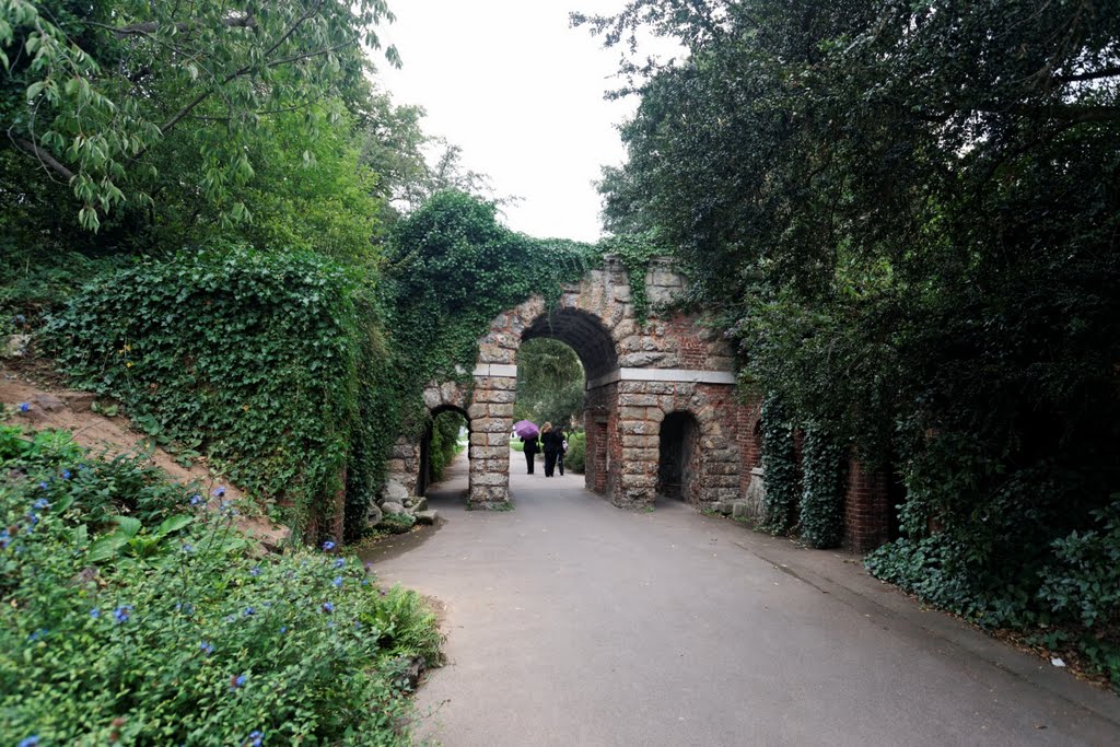 London - Kew Gardens - View NNE on Ruined Arch 1759 by Sir William Chambers by txllxt