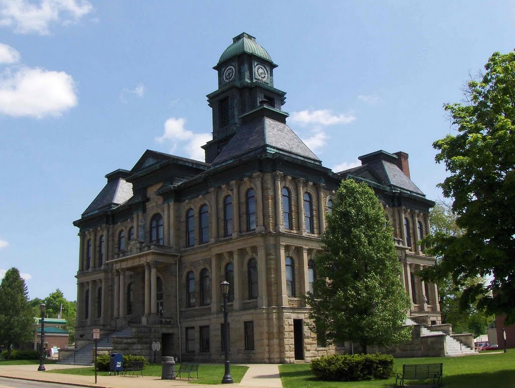 Holmes County Courthouse, GLCT by Robert Maihofer, Great Lakes Casual Traveler