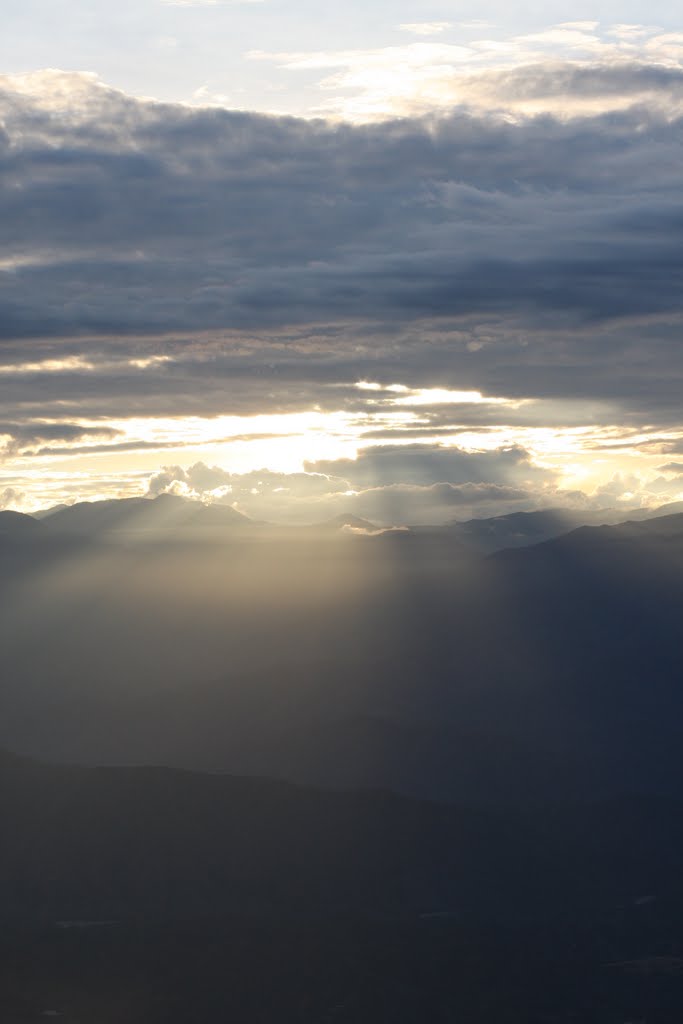 Aterdecer sobre los cielos del occidente de Antioquia by pedroherrana