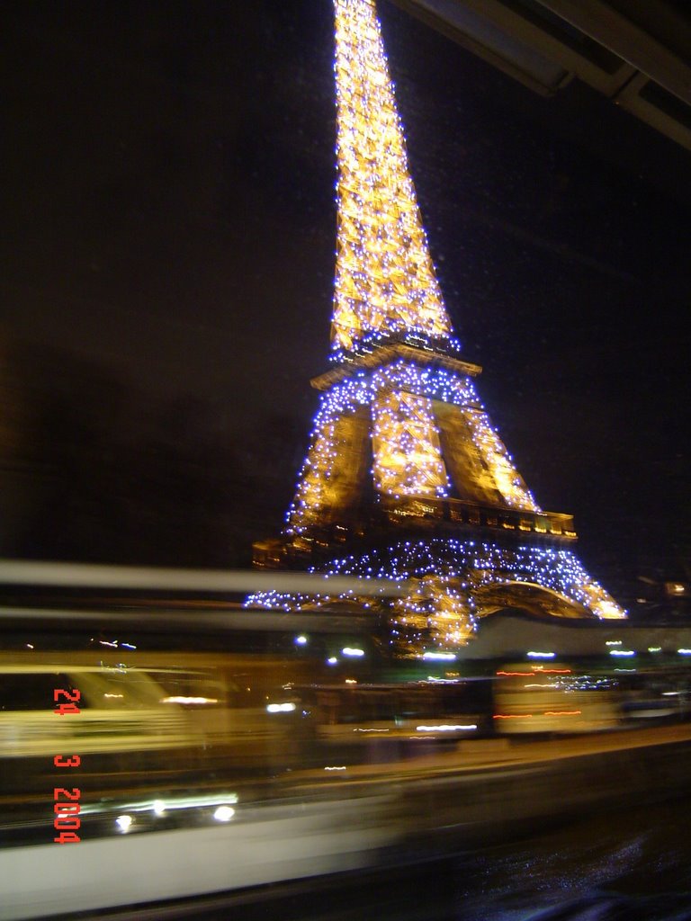 Tour eiffel de noche by maruapalodimas