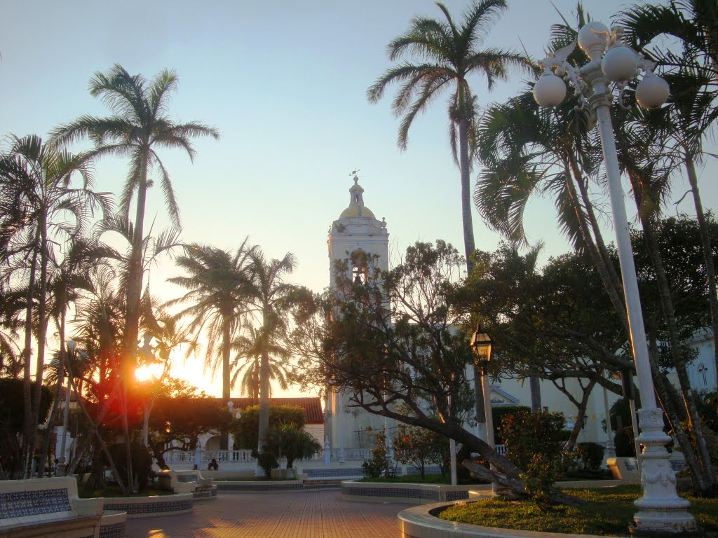 Crepúsculo en Alvarado by Alejandro Guzmán Robles