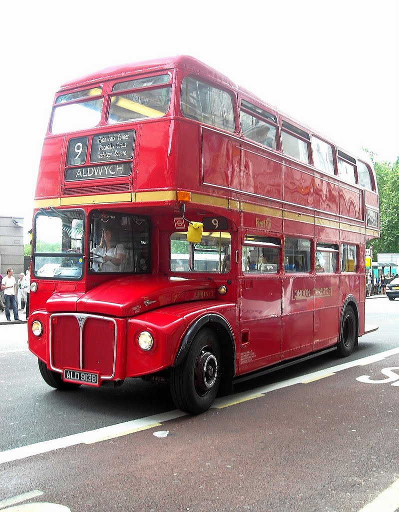 Classic Red Bus by drcak07