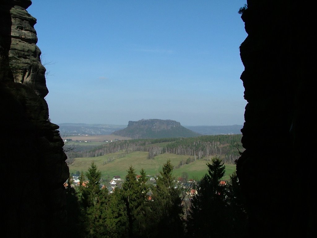 Lilienstein, Blick vom Pfaffenstein by Till H. Kleinert