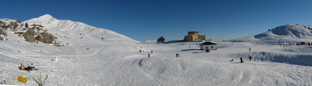 Piani di Artavaggio mt. 1650 vista su Chiesa e Albergo Sciatori by alabardiere