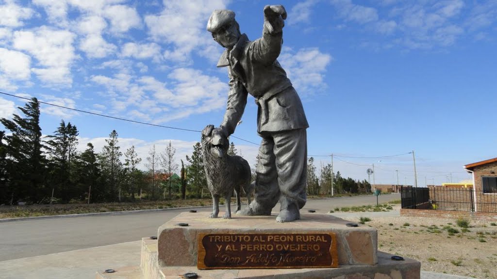 Monumento al peon rural y al perro pastor by dunacd