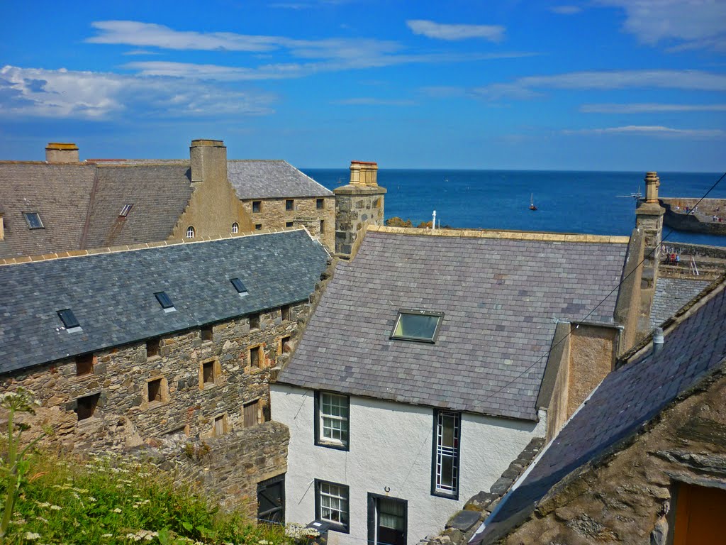 Am alten Hafen von Portsoy by Henrik Be.