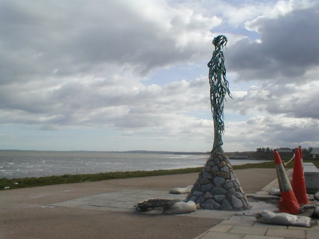 'Voyager' & the sea front at Laytown by Row 17