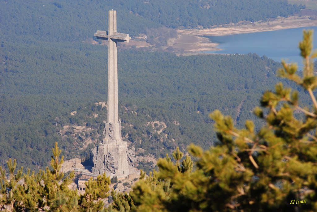 Cruz de Los Caídos y embalse de La Jarosa by El Isma