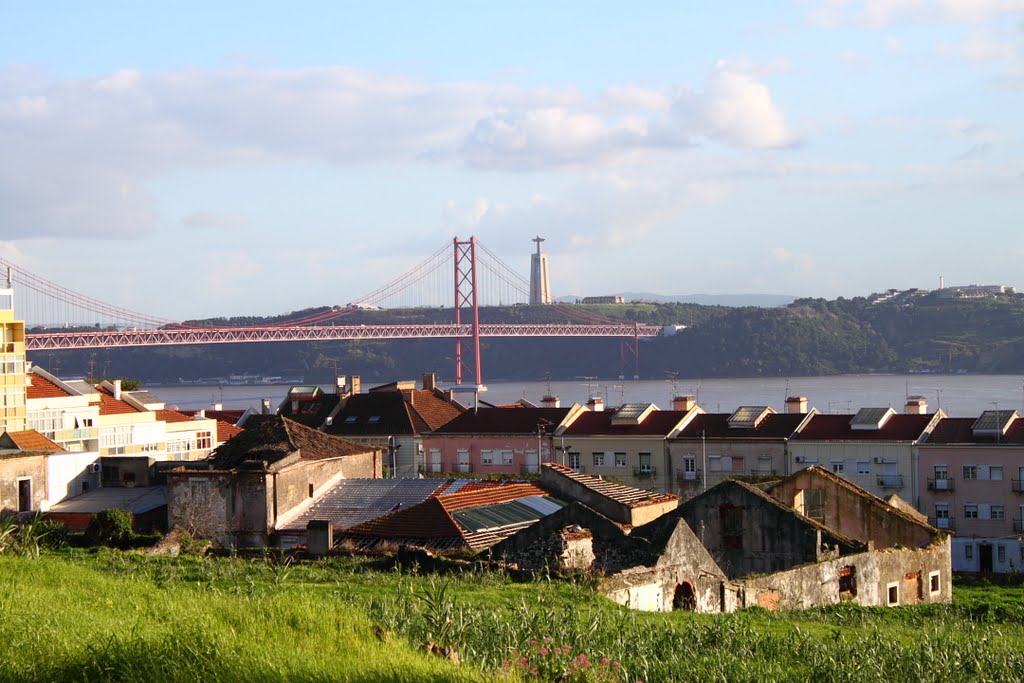 Ponte 5 de Abril e Cristo Rei Vistos da Ajuda by Lucas dos Reis Lisbo…