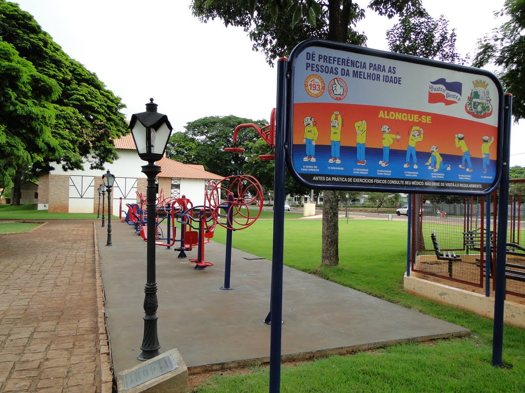 Academina na praça Cristo Rei em Quatro Pontes, PR. by Ricardo Mercadante