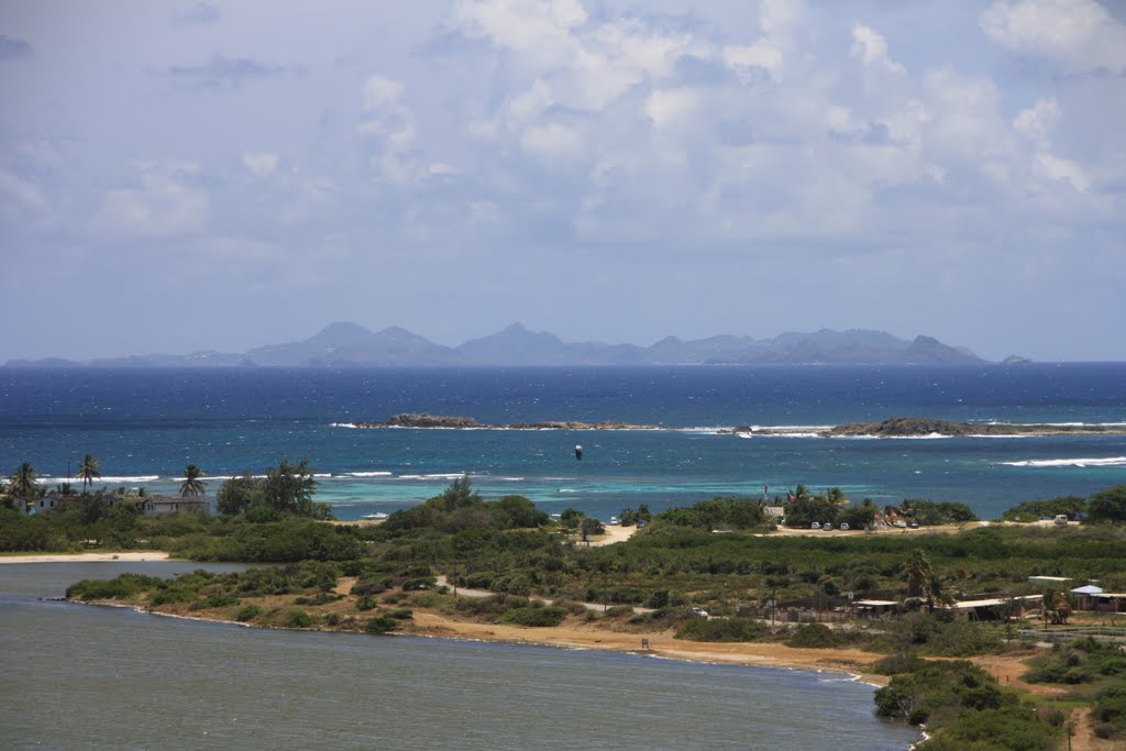 Baie de l'Embouchure en uitzicht op St. Barth (2010) by Fred Schaefer