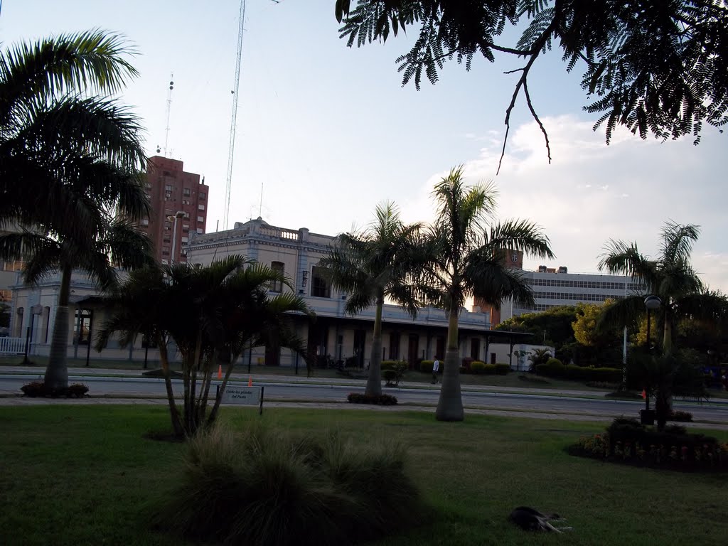 Costanera y Ex-estación de ferrocarril Gral. Belgrano by antoniomeza