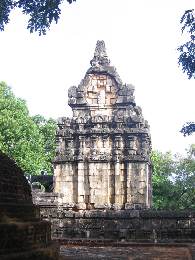 Gedige Temple, Nalanda by canopus