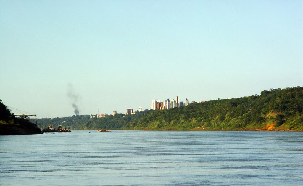 Foz do Iguauzú, al fondo by alvaro espinel