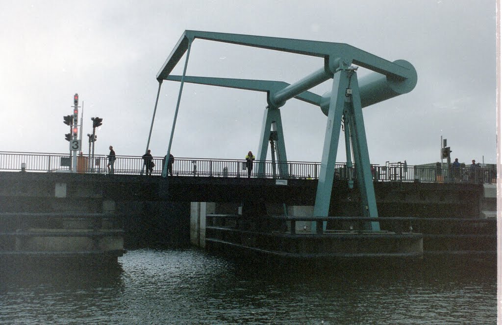 Lifts roadway crossing the barrage by david thomas