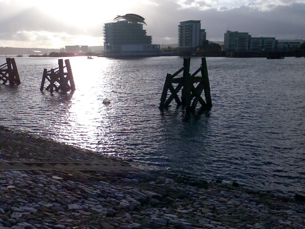 Old and New in Cardiff Bay by david thomas