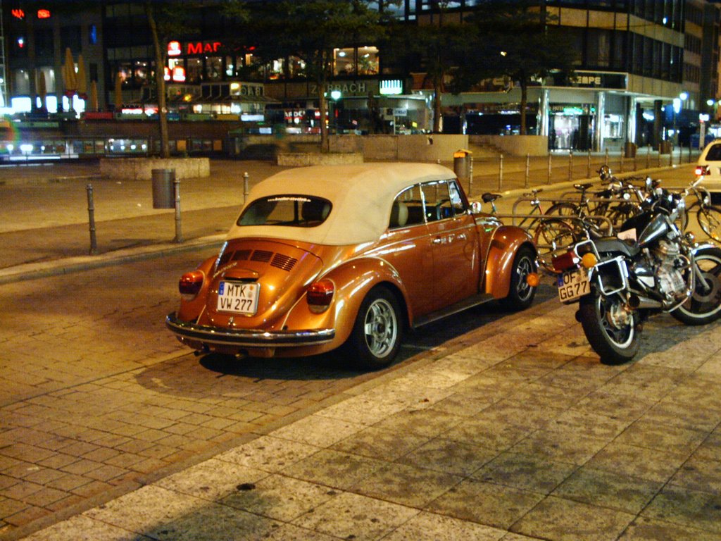 Frankfurt and a old bug by JosePaulo