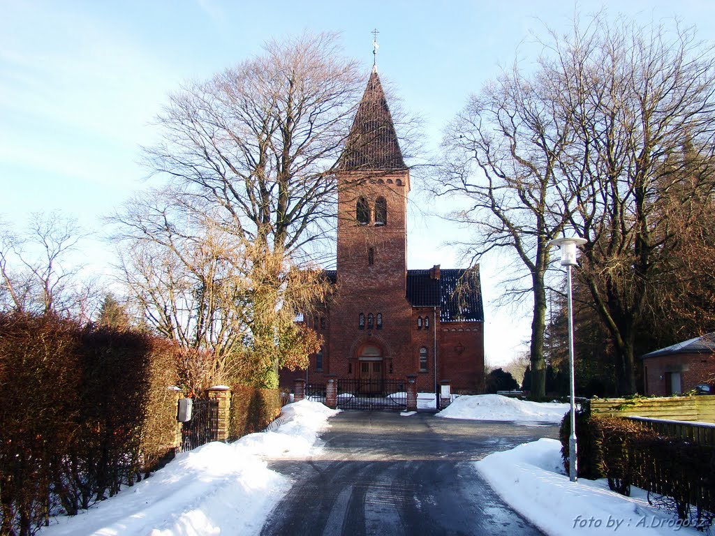 Church in Glamsbjerg in the winter scenery. by arturo1