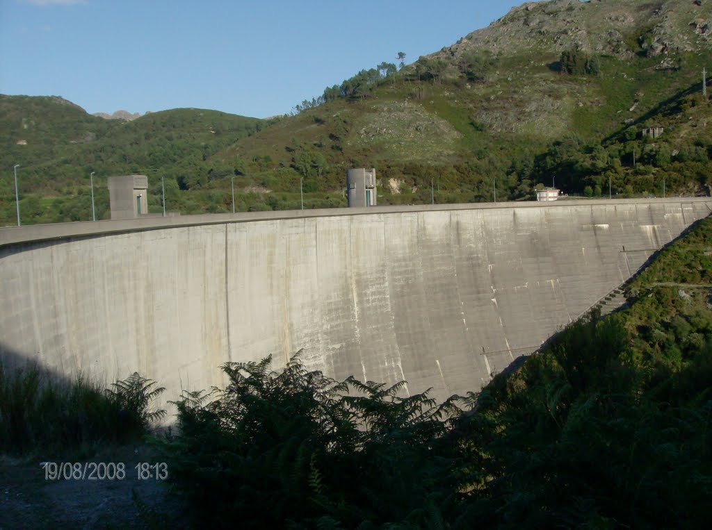 Barragem de Vilarinho das Furnas by Vitor Luis