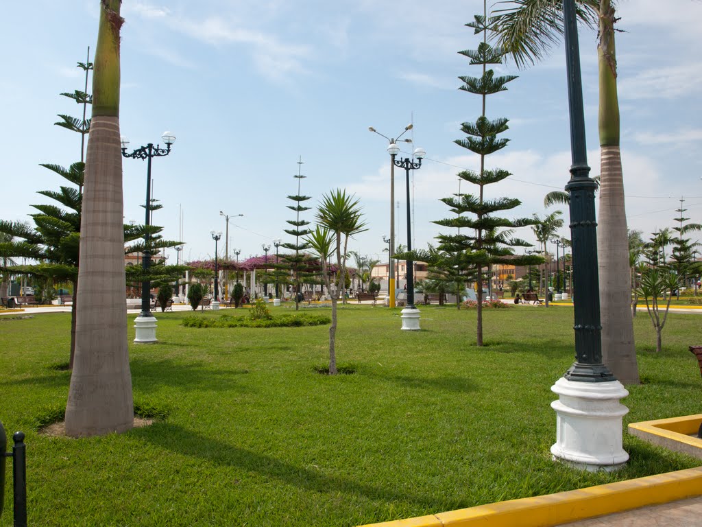 PLAZA DE ARMAS DE PUEBLO NUEVO by Víctor Romero V.