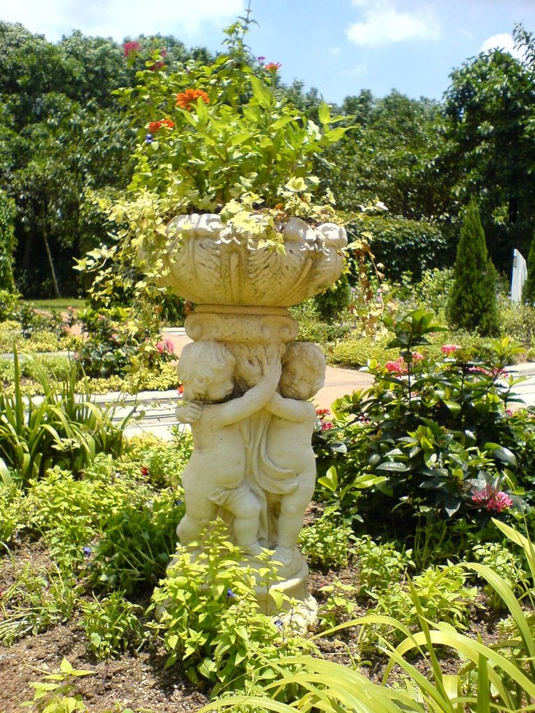 西式花園雕像 A Statuary in Western Garden by kelvinli