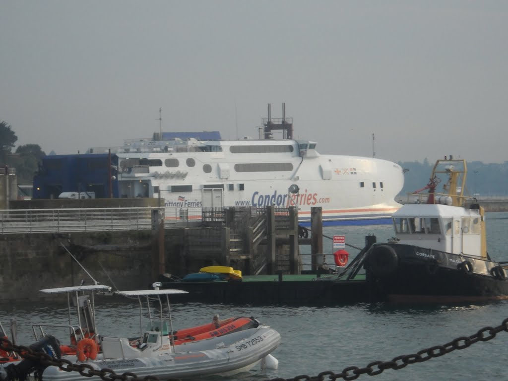 Condor Express, St.Malo by voytec