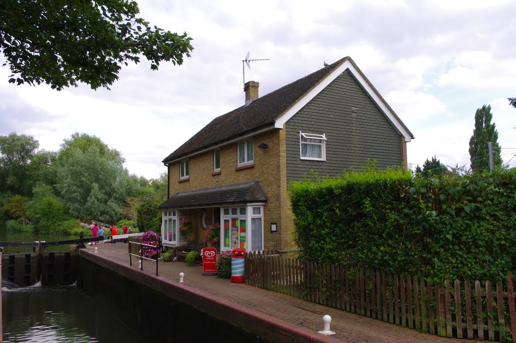 Roydon Lock, River Stort by andrez7