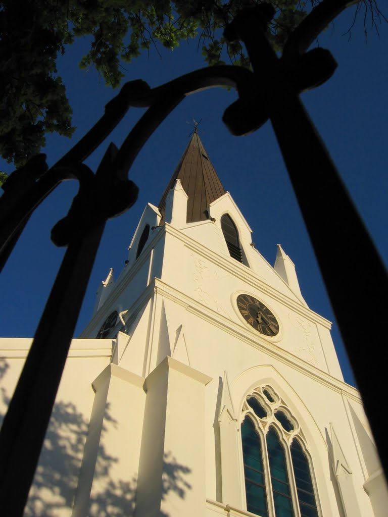 Die Moederkerk framed by its fence by francoism