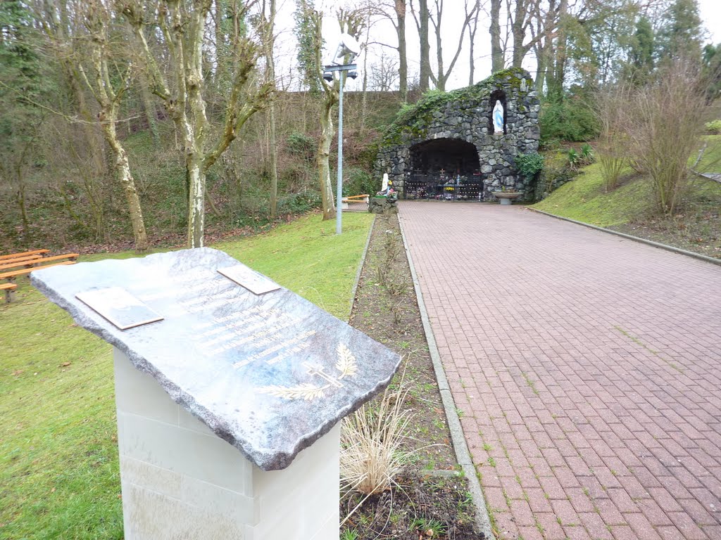 GROTTE NOTRE DAME DE BON SECOURS SAINT-AVOLD by alain meier