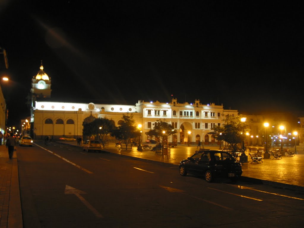 Plaza Nariño nocturna by Ricardo c