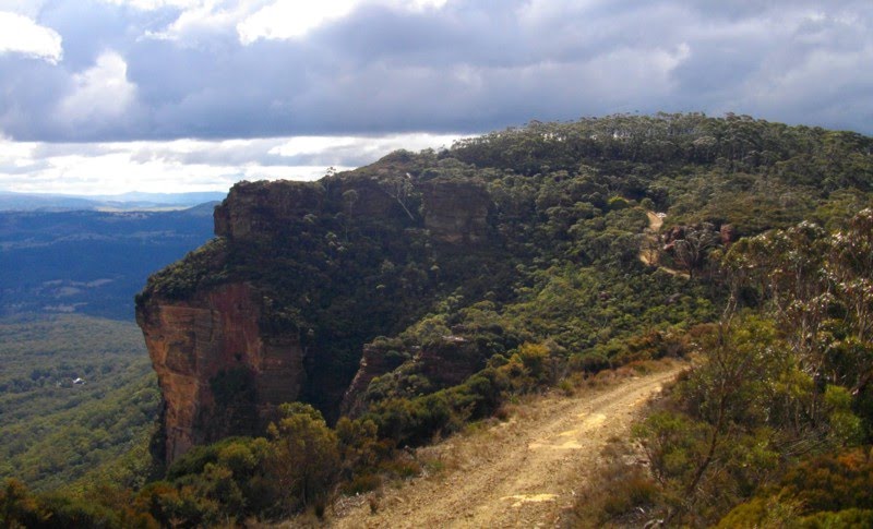 Megalong Valley from Glen Raphael Drive, Katoomba, NSW by andomansheffield