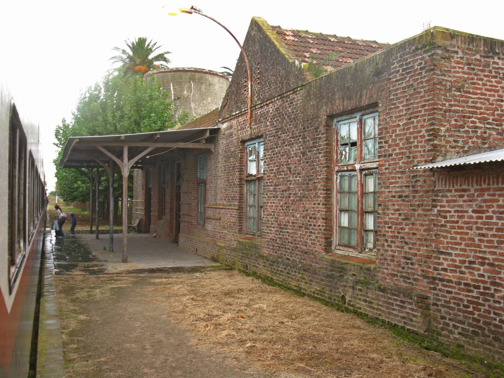 Estación Antonio Carboni by Facundo  Morando