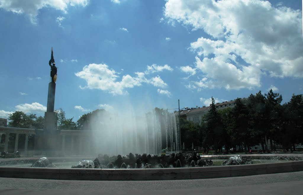 Monumento al soldado ruso by Alonso Fidalgo