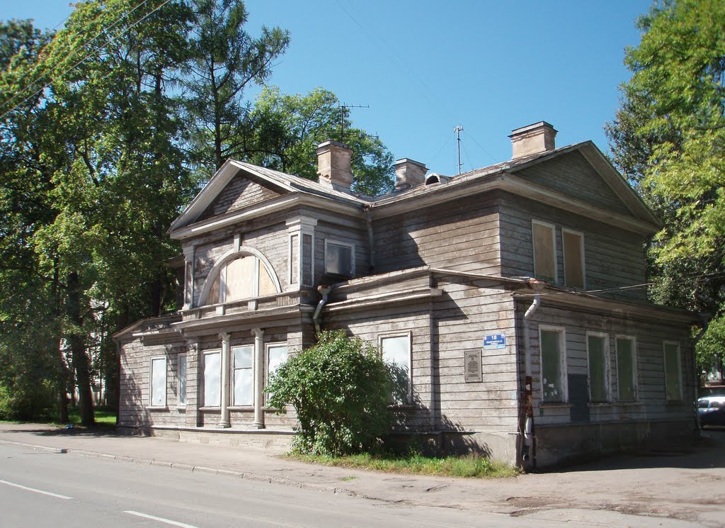 Wooden house on Leontievskaya street by IPAAT