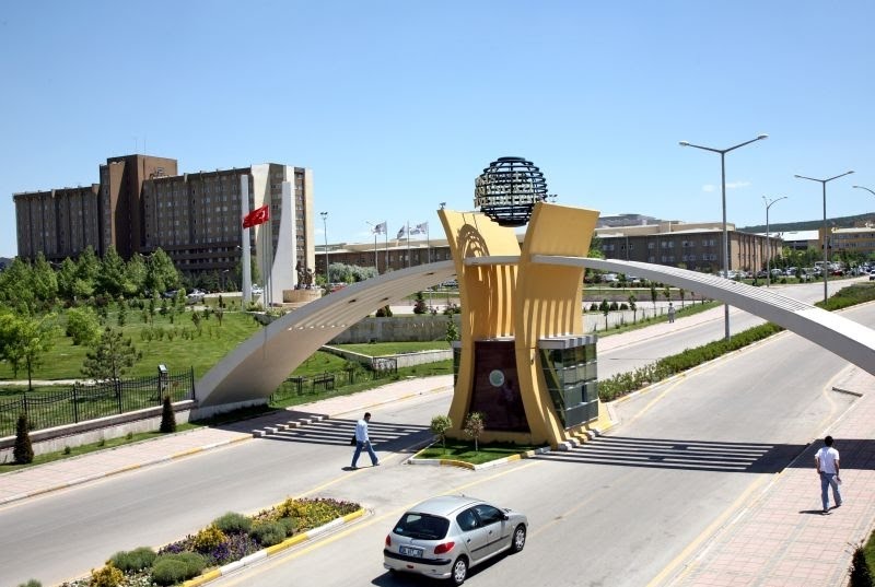 Osmangazi üniversitesi-Eskişehir by Yunus coşgun